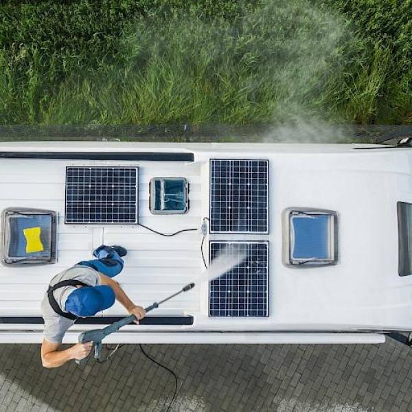 Reinigen van autobussen en mobilhomes